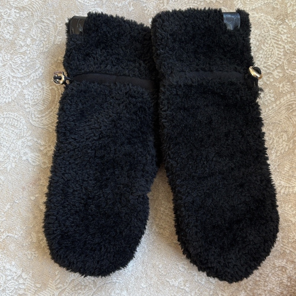 NWOT Calvin Klein Faux Fur Gloves Black Mittens Stretch Cord Fleece Lined Cozy